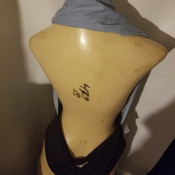 Halter top - Picture 3 of 3